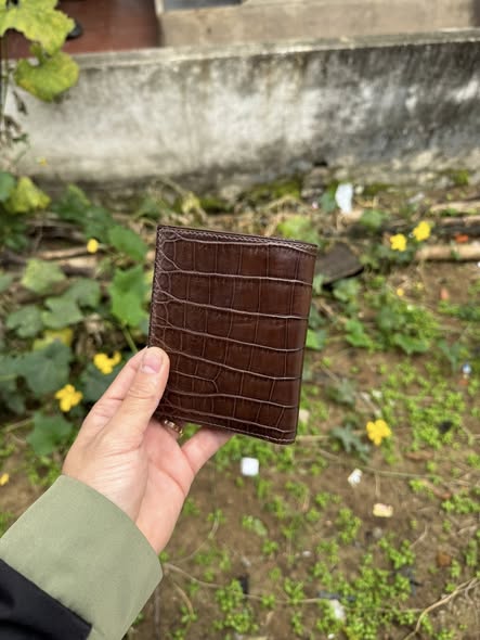 Ví đôi cá sấu nâu cognac